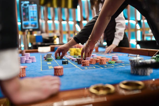 bos5000 resmi mobile app interface showing account dashboard and live games